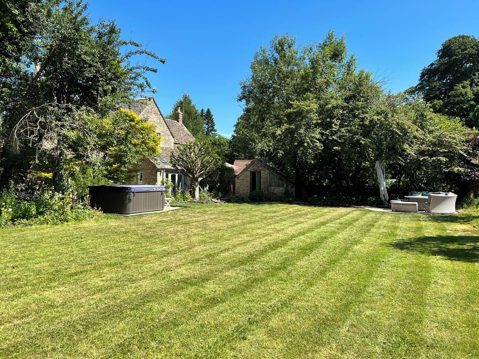 Large lush garden, with hot tub and large outdoor seating area