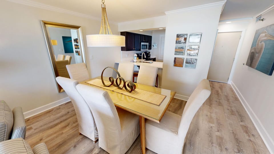 Condo, 2 Bedrooms | Dining