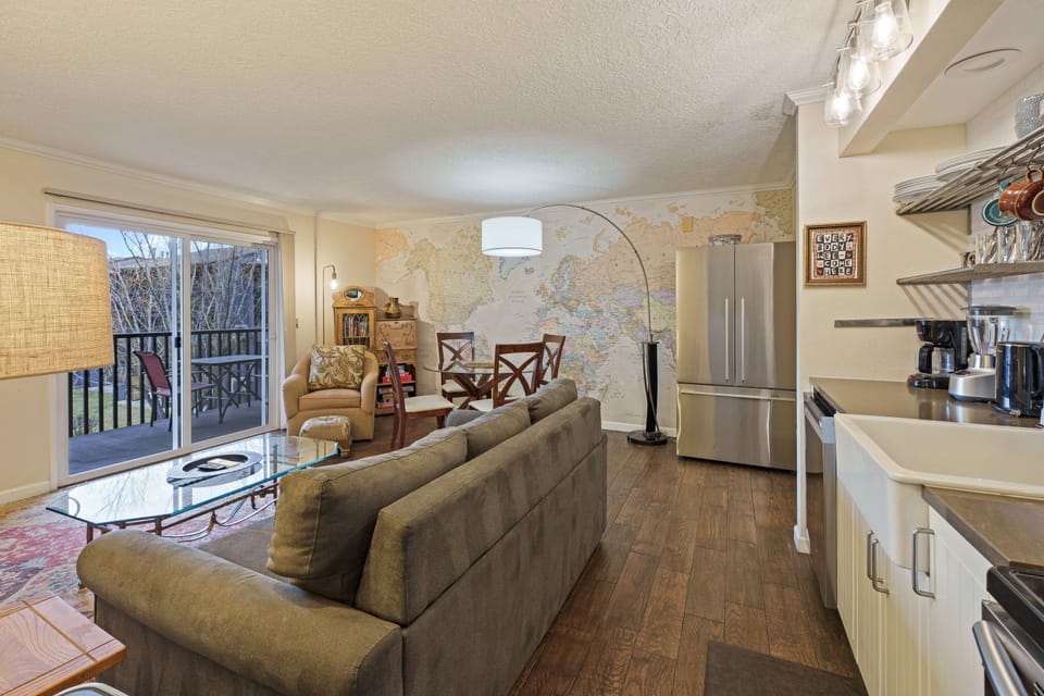 Condo, 1 Bedroom | Living area | Smart TV