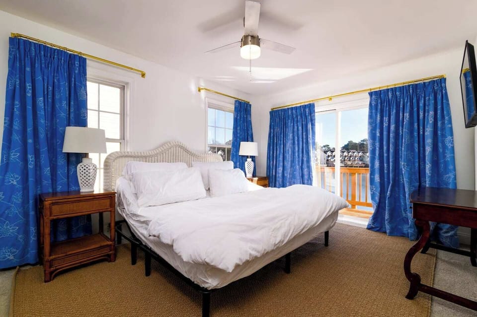 Adjustable king base bed, en-suite bathroom, desk, clothes storage, balcony. 