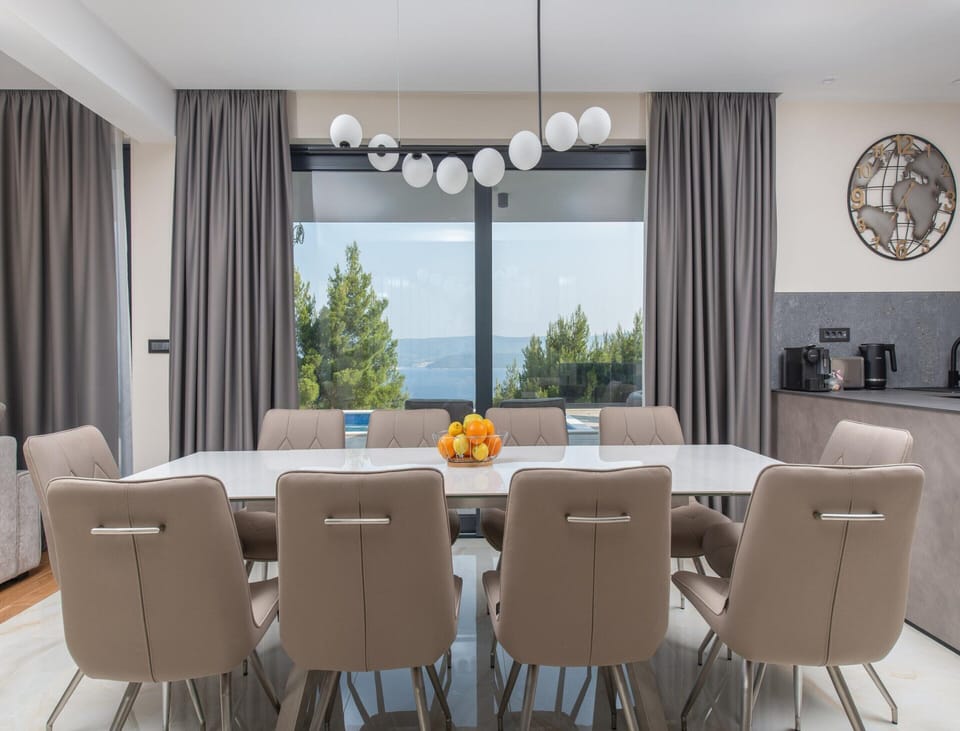 Villa | Dining