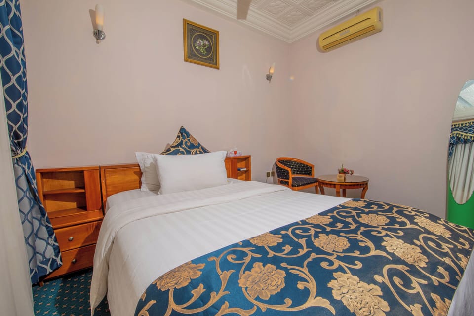 Double Room | In-room safe, desk, WiFi (free)