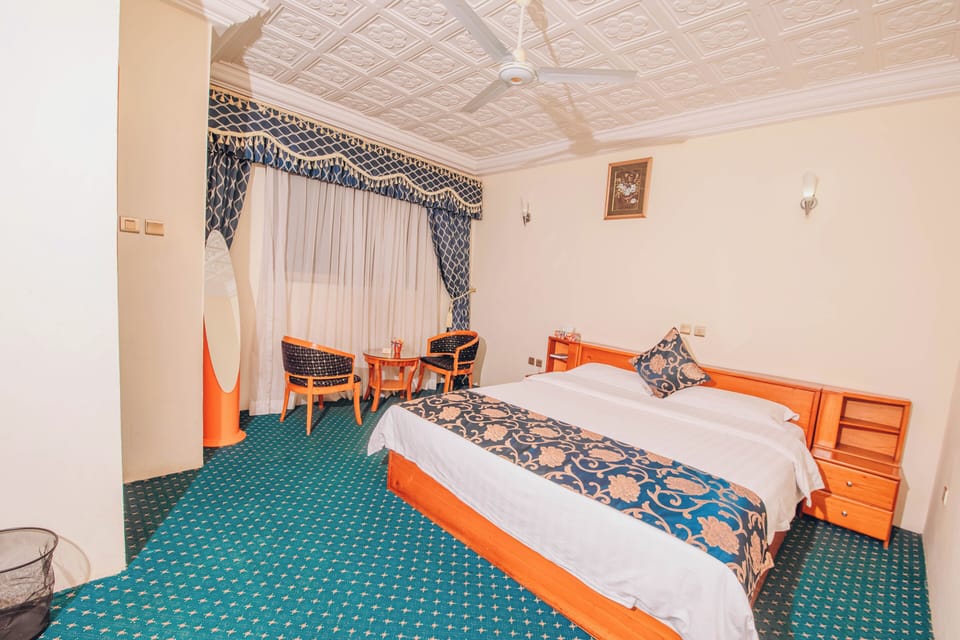 Double Room | In-room safe, desk, WiFi (free)