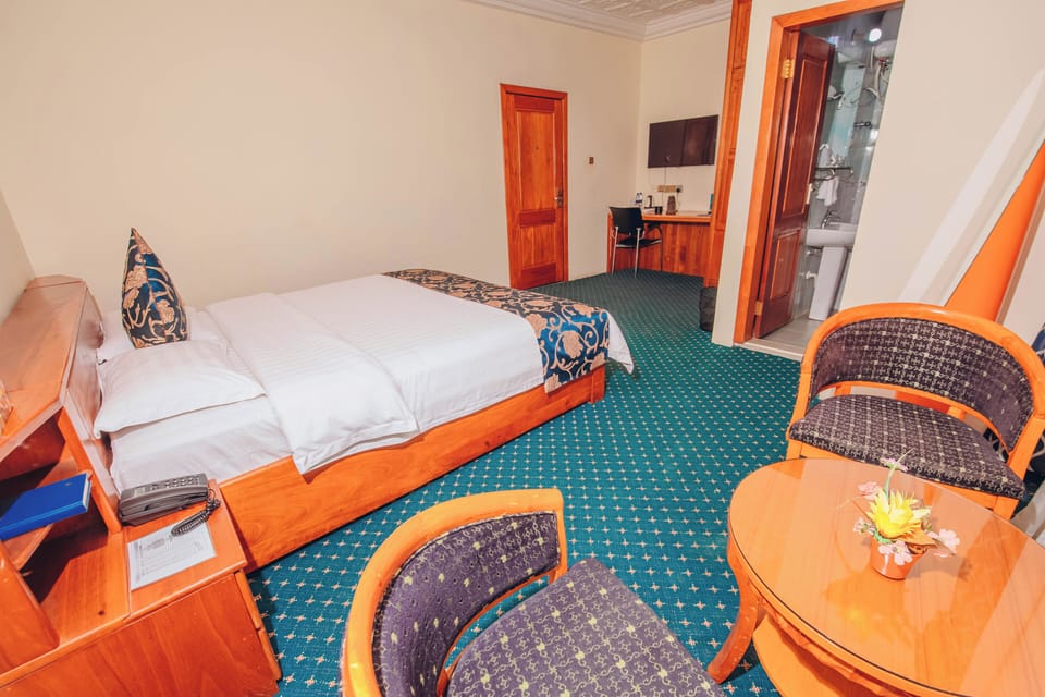 Double Room | In-room safe, desk, WiFi (free)