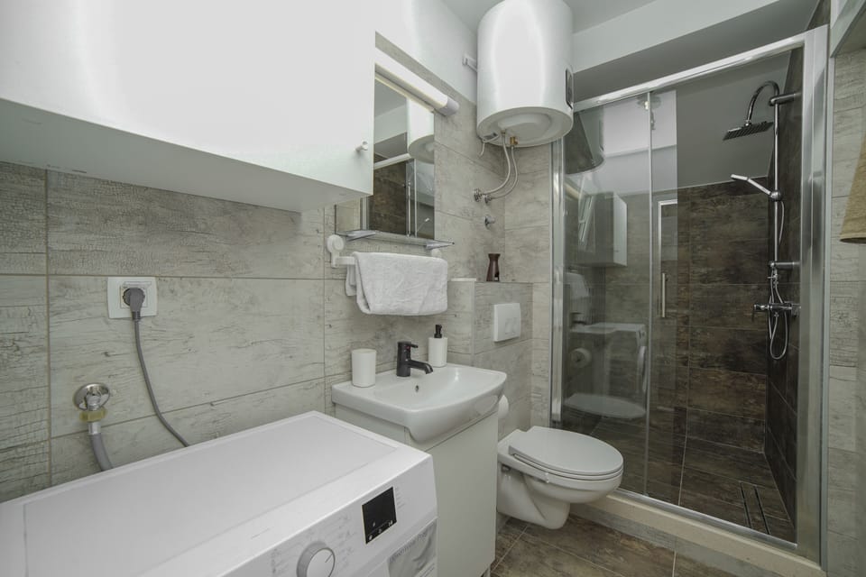 Apartment, Patio, Garden View | Bathroom