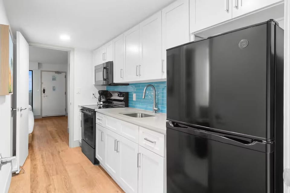Stock the full-size fridge and settle into effortless vacation living.