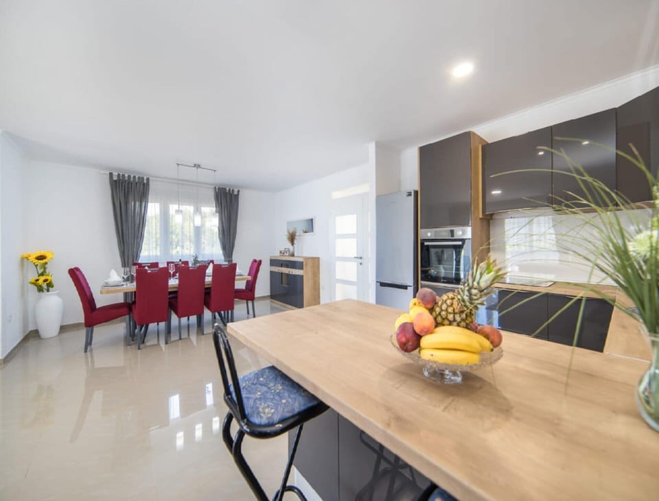 Villa | Dining
