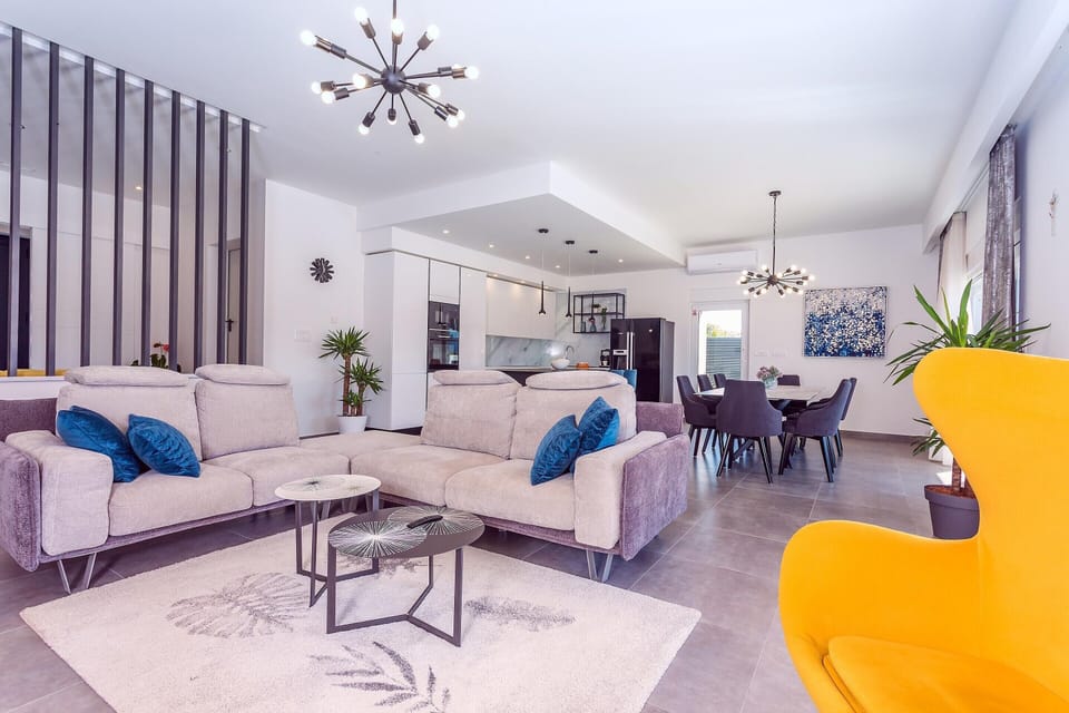 Villa | Living room | Fireplace