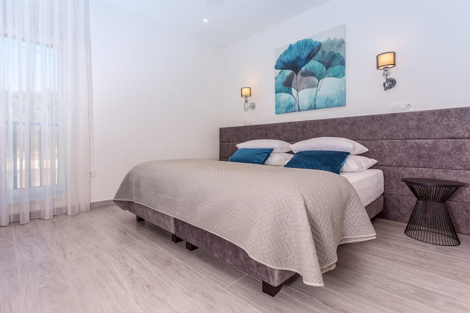 Villa | 4 bedrooms, laptop workspace, iron/ironing board, individually furnished