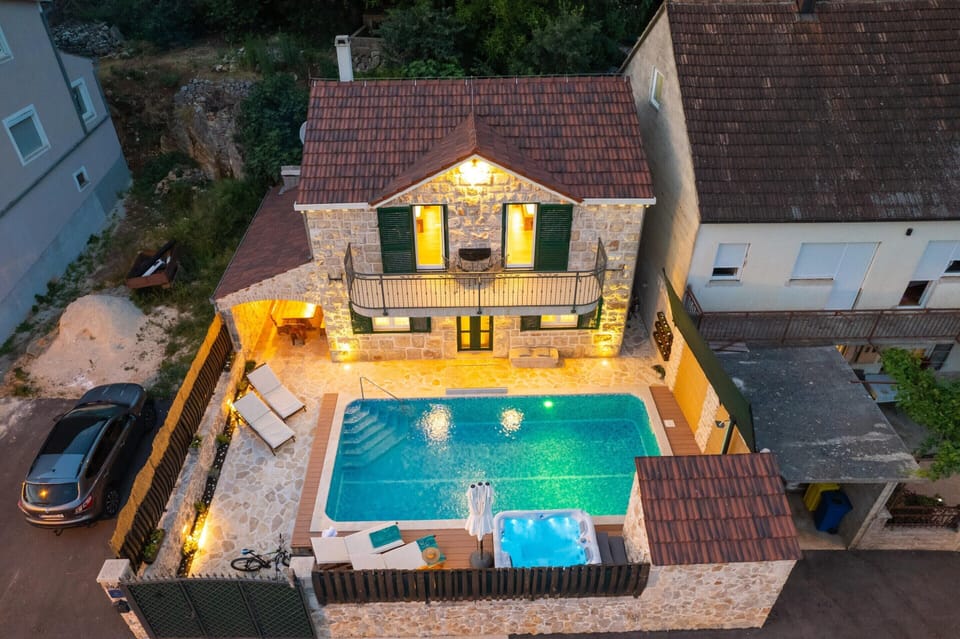 Villa | Exterior