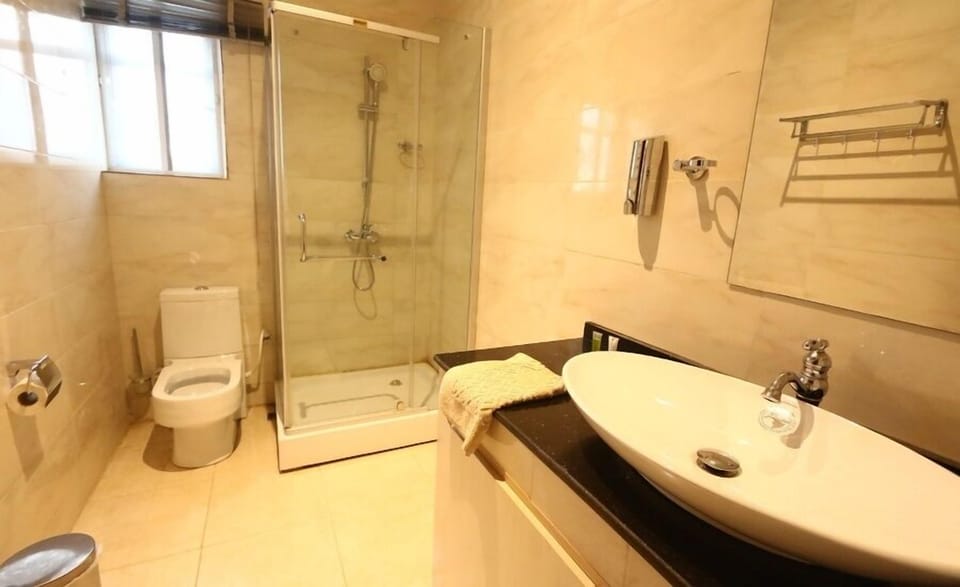 Deluxe Room, Balcony, City View | Bathroom | Free toiletries, hair dryer, towels, soap