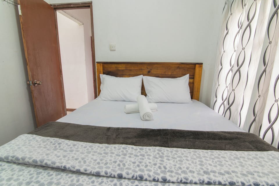 Classic Double Room | Iron/ironing board, free WiFi