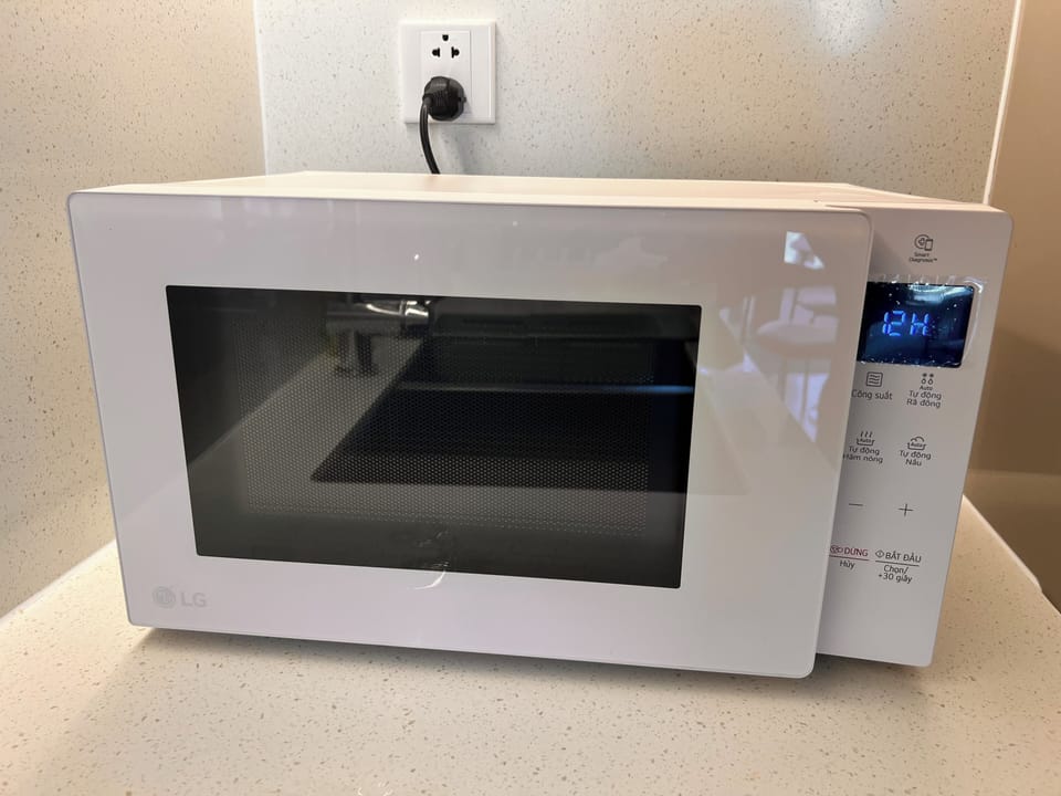 Deluxe Apartment, Balcony, River View | Microwave