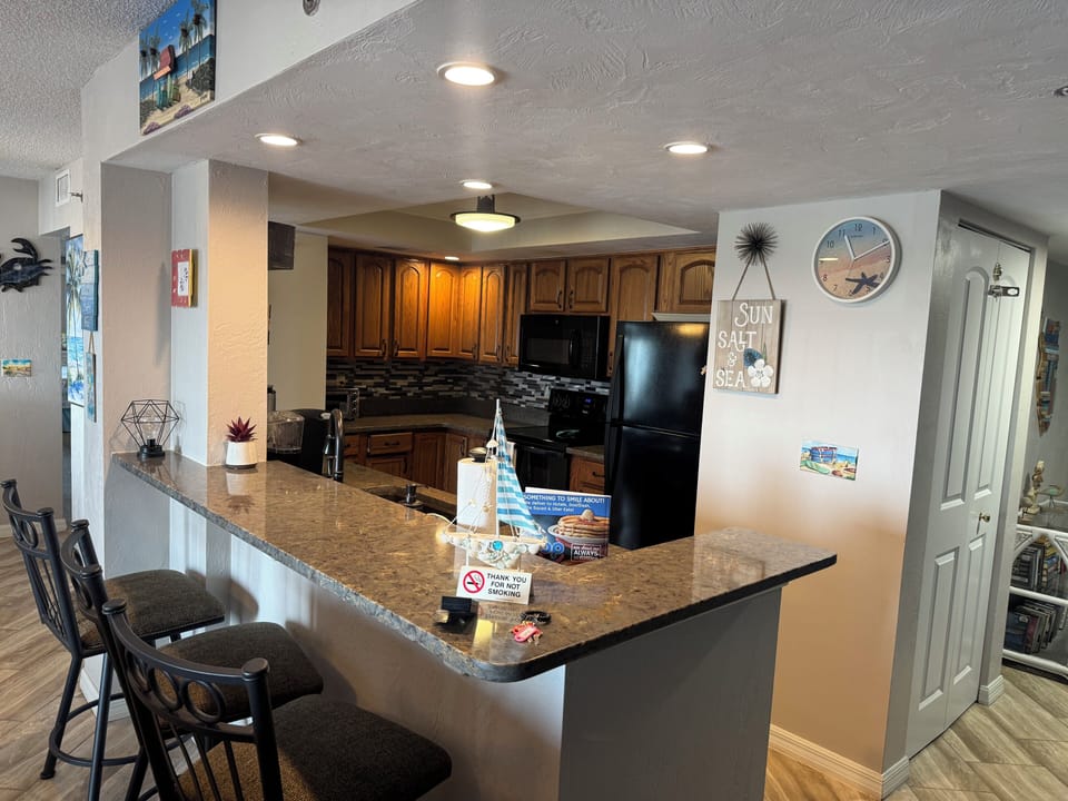 Well-equipped modern kitchen w/ microwave, dishwasher, and many small appliances