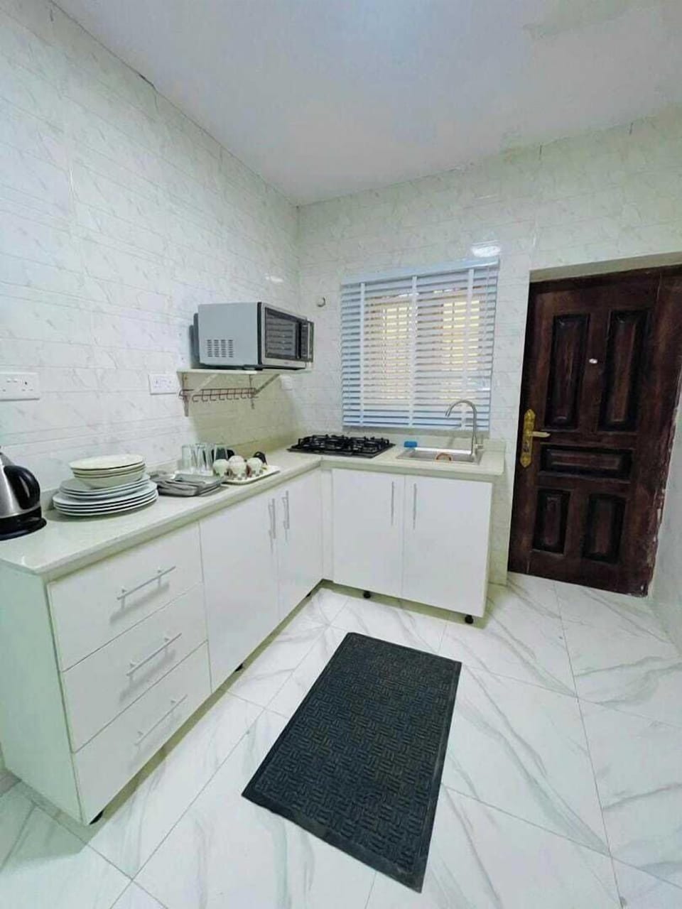 Family Apartment, Balcony, City View | Private kitchen | Fridge, microwave, oven, stovetop