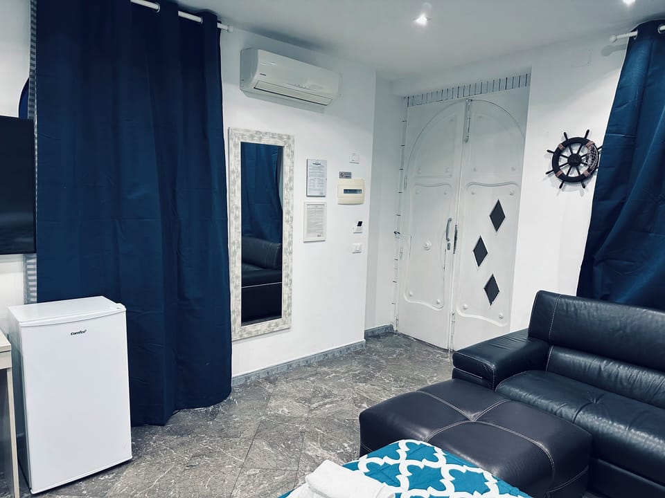 Deluxe Triple Room, Courtyard View, Annex Building | Minibar, desk, soundproofing, WiFi (free)
