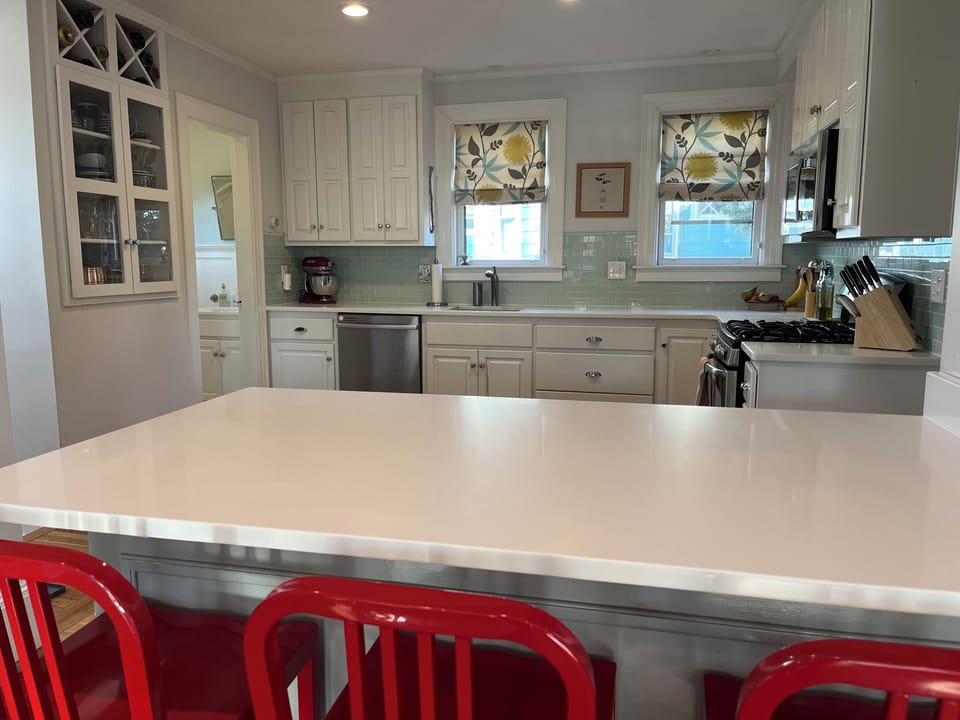 Kitchen and peninsula