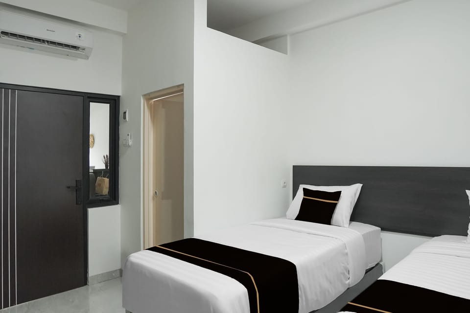 Deluxe Twin Room | Desk, free WiFi, bed sheets