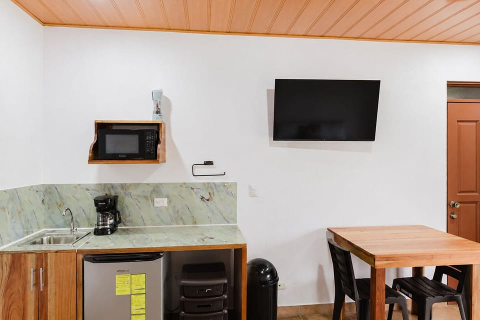 Room, 1 King Bed, Mountain View | Desk, WiFi (free)