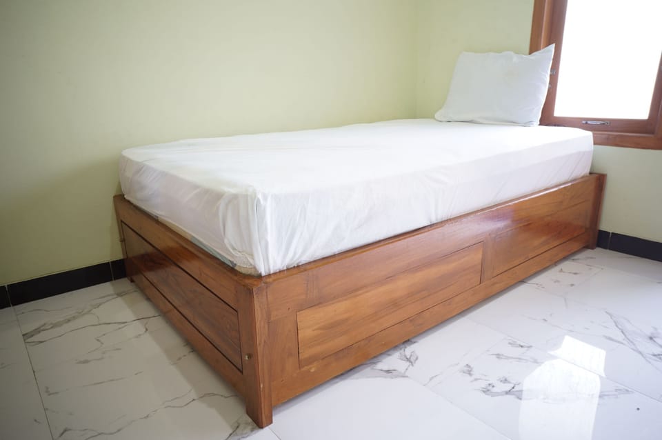 Standard Double Room | Free WiFi, bed sheets