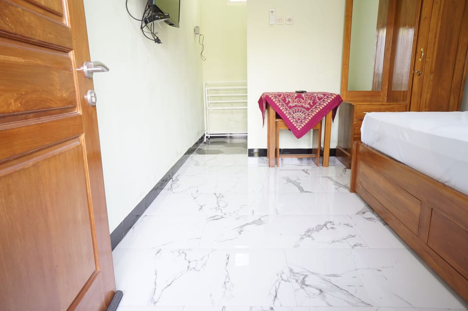 Standard Double Room | Free WiFi, bed sheets