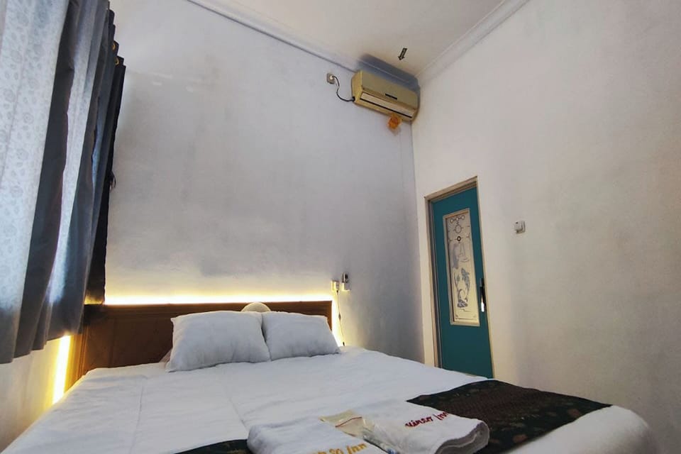 Standard Double Room | Free WiFi, bed sheets