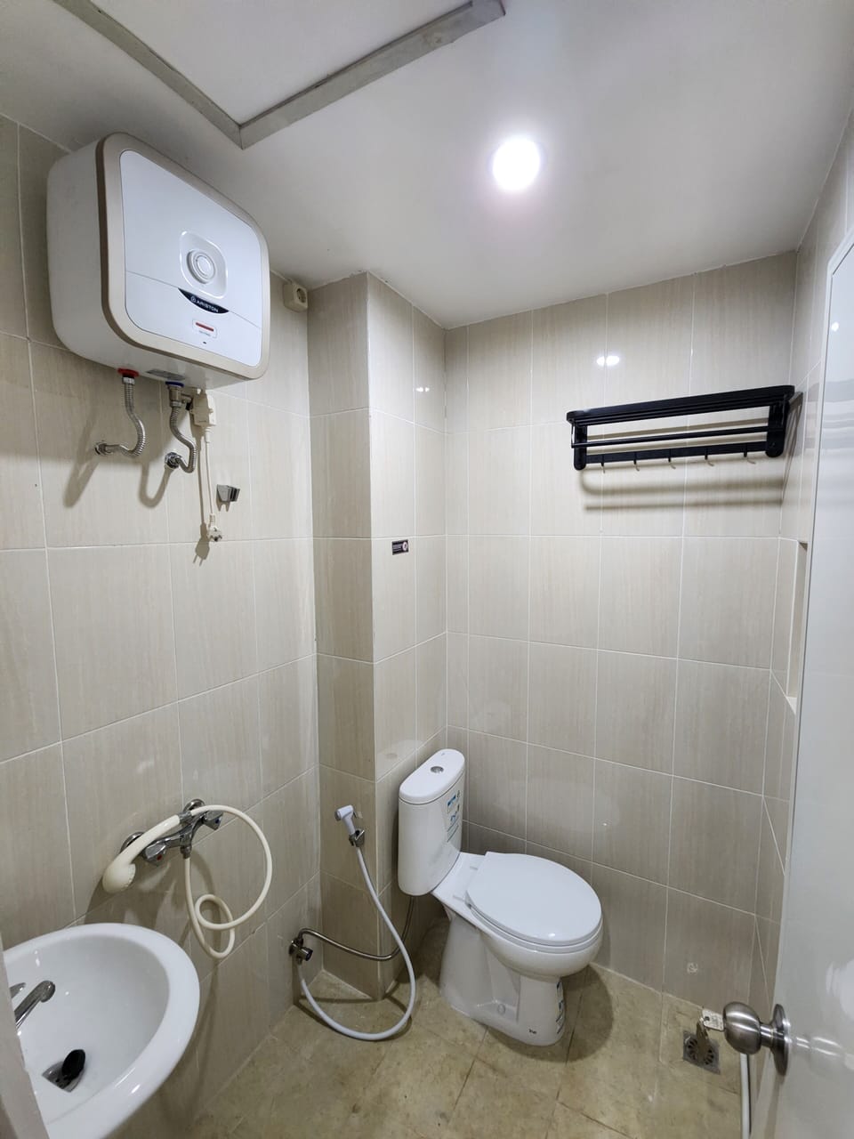 Deluxe Double Room | Bathroom | Shower, towels