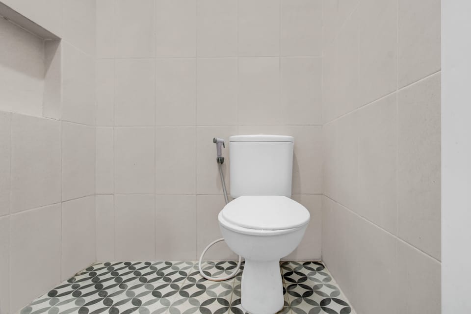 Deluxe Double Room | Bathroom | Shower, towels