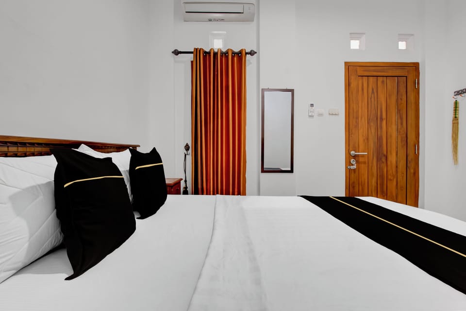 Deluxe Double Room | Free WiFi, bed sheets