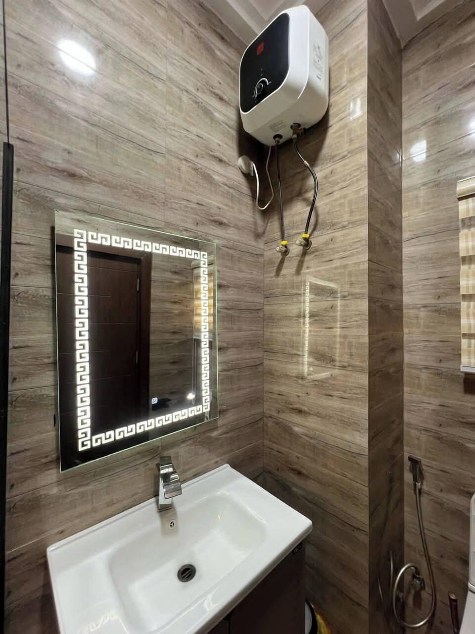 Deluxe Room, Balcony, City View | Bathroom | Free toiletries, hair dryer, towels, soap