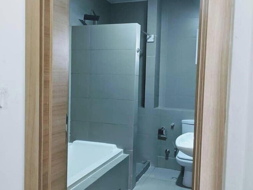 Junior Room, Balcony, City View | Bathroom | Free toiletries, hair dryer, towels, soap