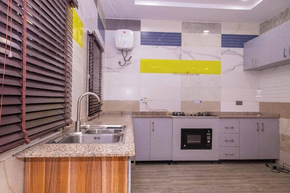 Family Apartment, Balcony, City View | Private kitchen | Fridge, microwave, oven, stovetop