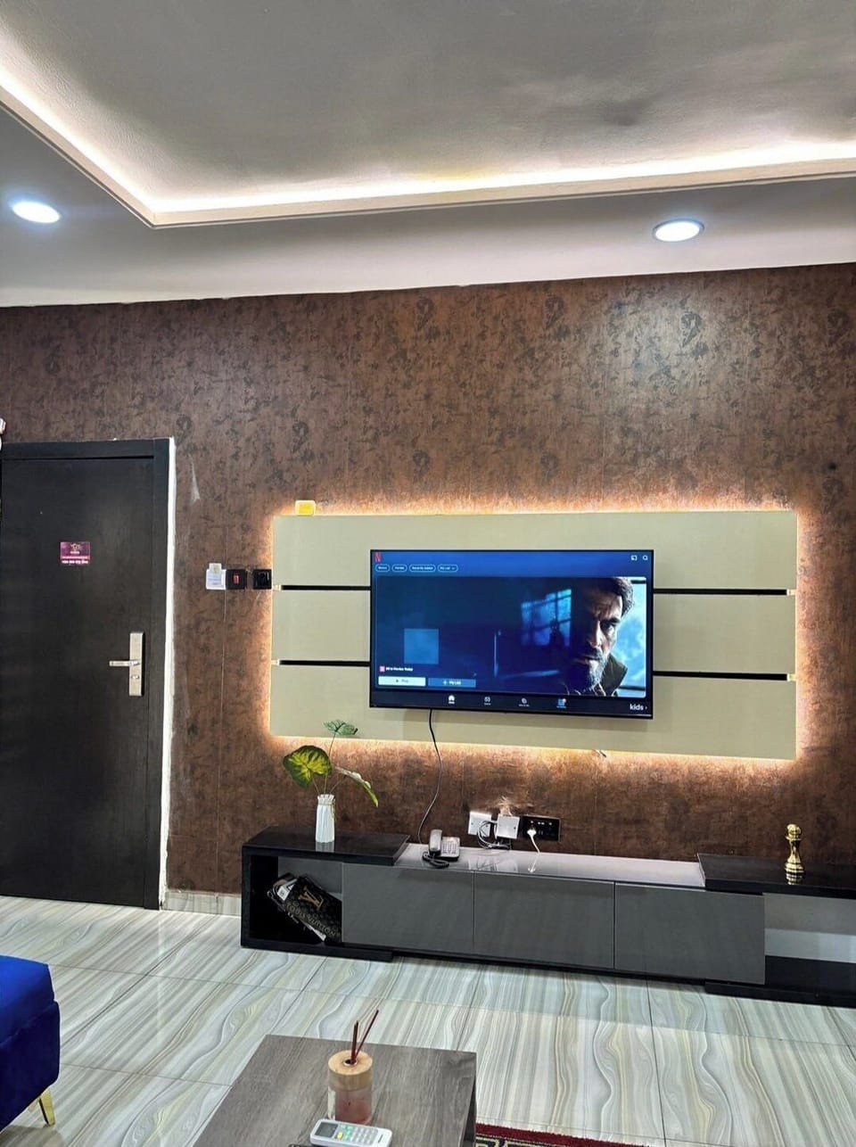 Deluxe Apartment, Balcony, City View | Living area | Flat-screen TV