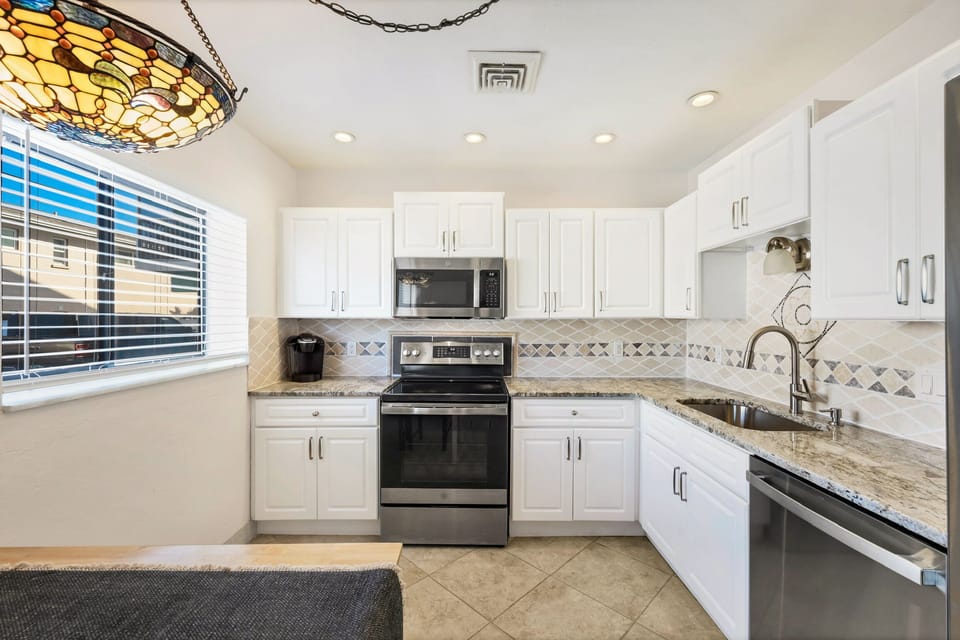 Full kitchen