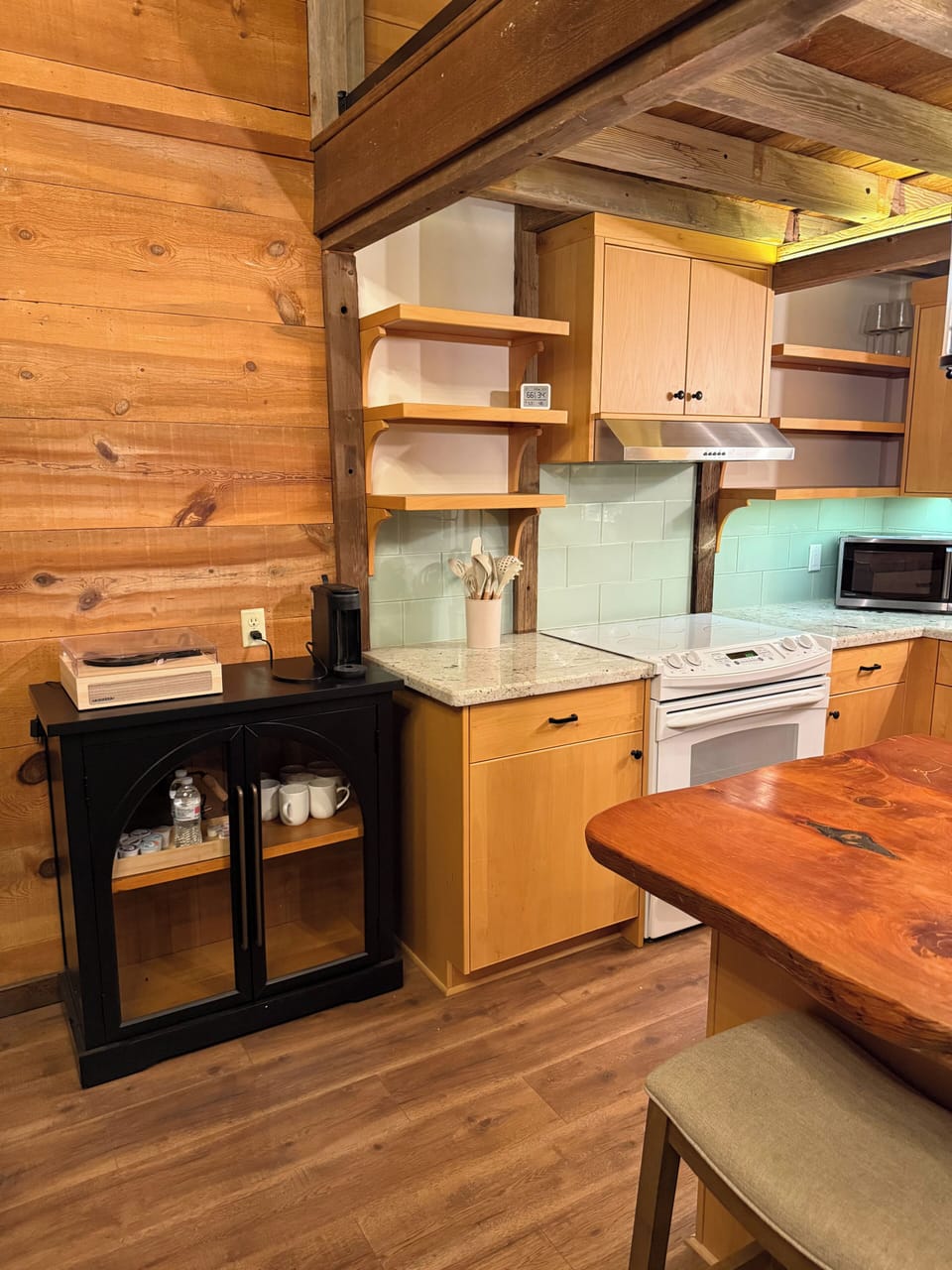 It will be easy to prepare and serve home cooked meals.
