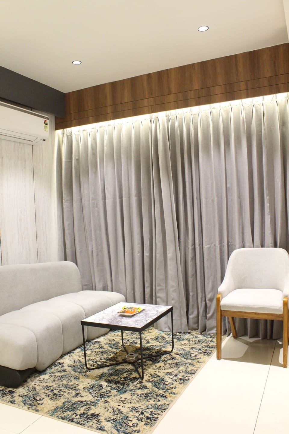 Presidential Room | Desk