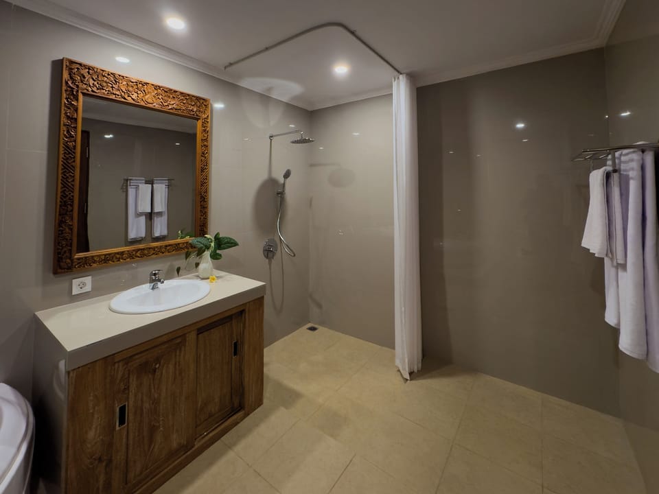 Suite, 1 King Bed, Mountain View | Room amenity