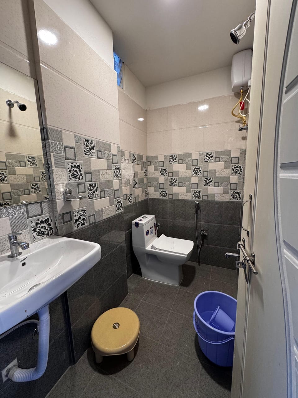 Shower, towels, soap, shampoo