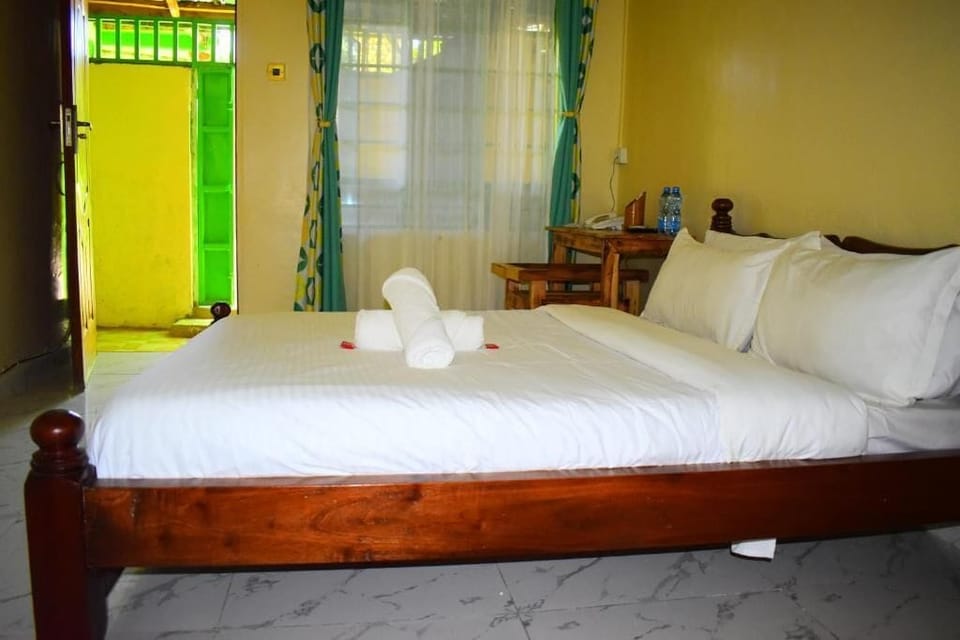 Deluxe Double Room | Free WiFi, bed sheets
