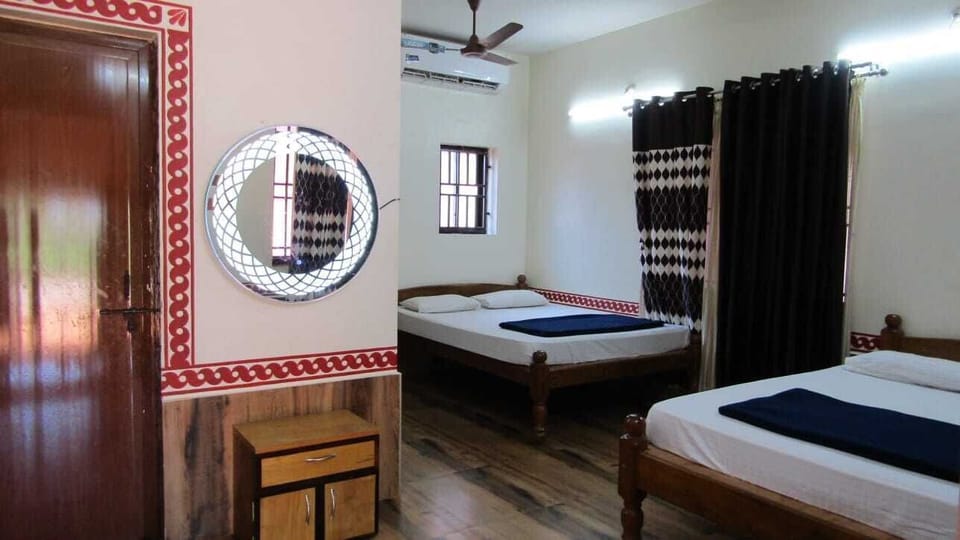Basic Double Room | Living area