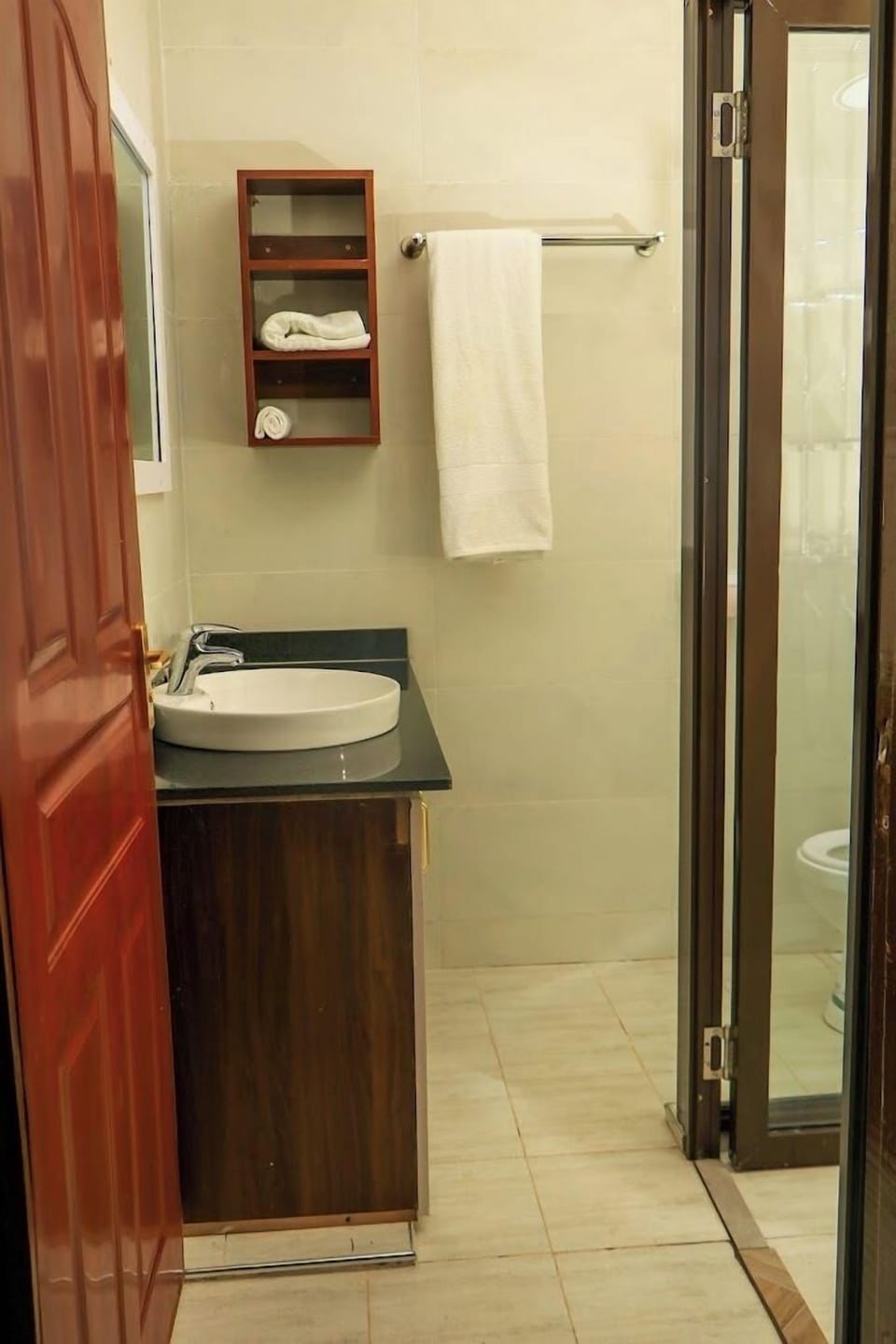 Standard Single Room | Bathroom | Shower, free toiletries, slippers, towels