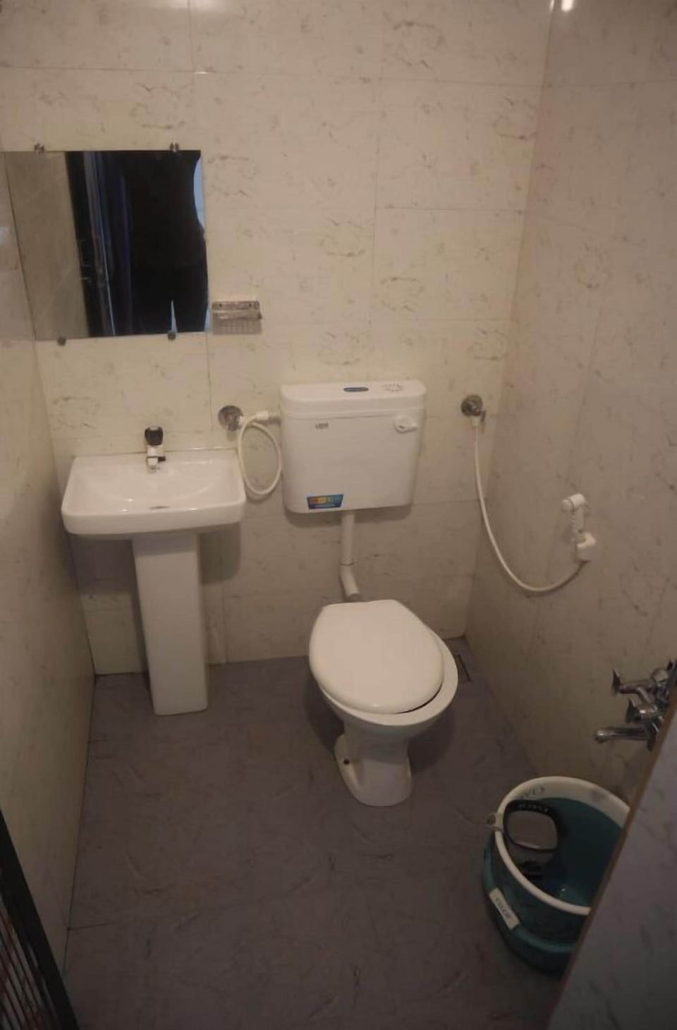 Family Room | Bathroom
