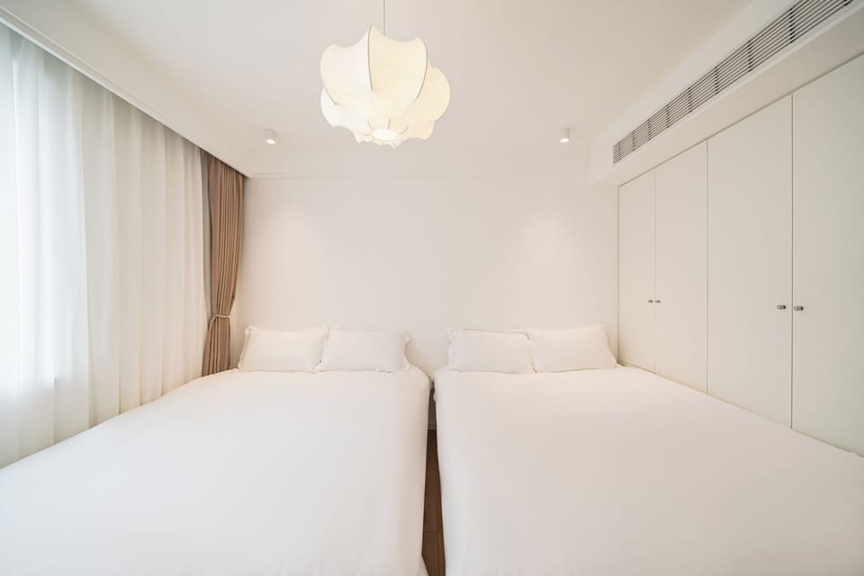 Apartment | Premium bedding, down comforters, pillowtop beds, free WiFi