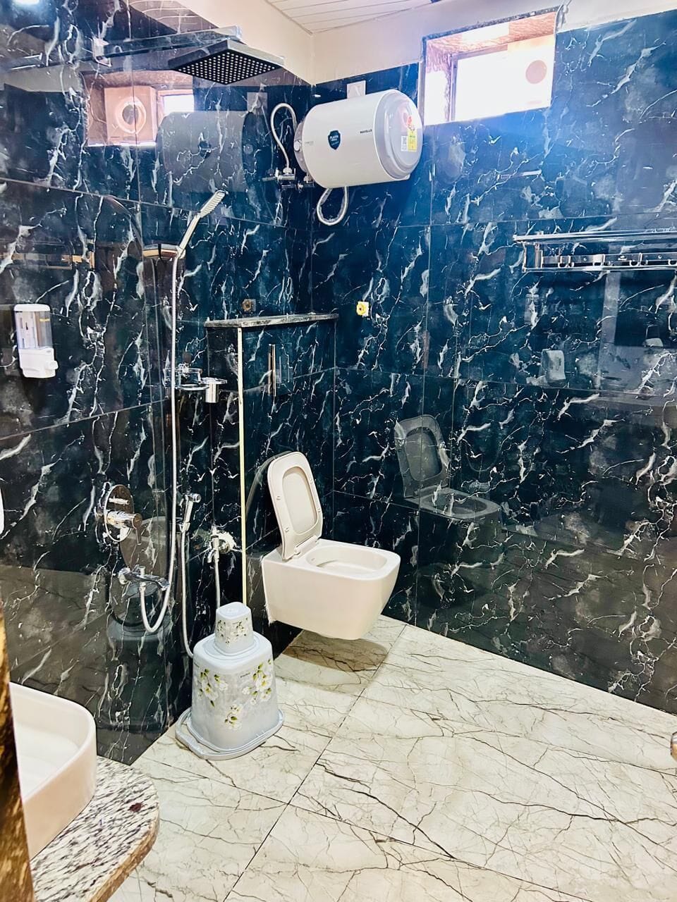 Grand Room | Bathroom
