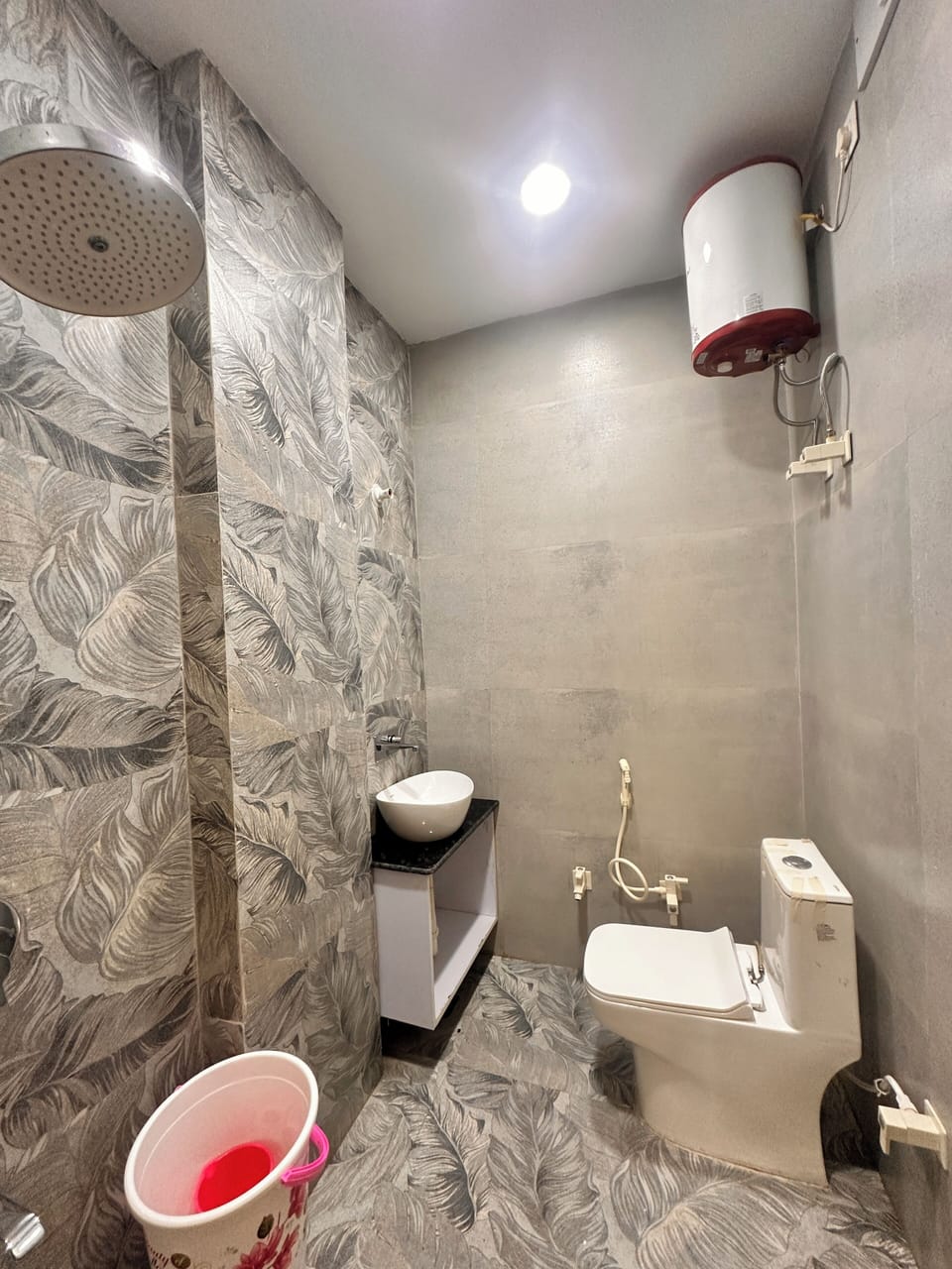 Family Triple Room | Bathroom | Shower, towels
