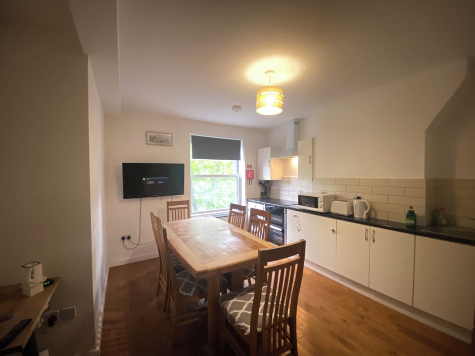 Apartment, 4 Bedrooms | Dining room
