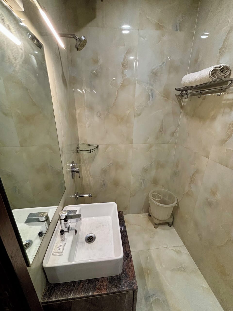 Double Room, City View | Bathroom | Shower, towels, soap, shampoo