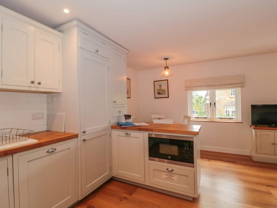 Dishwasher, cookware/dishes/utensils