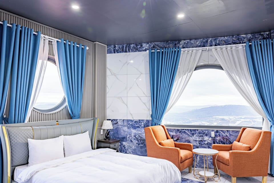 Deluxe Studio Suite | Blackout drapes, iron/ironing board, free WiFi