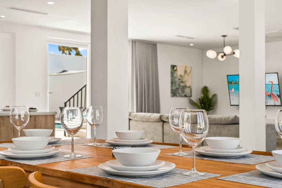 Open dining area ideal for relaxed family meals in Aruba